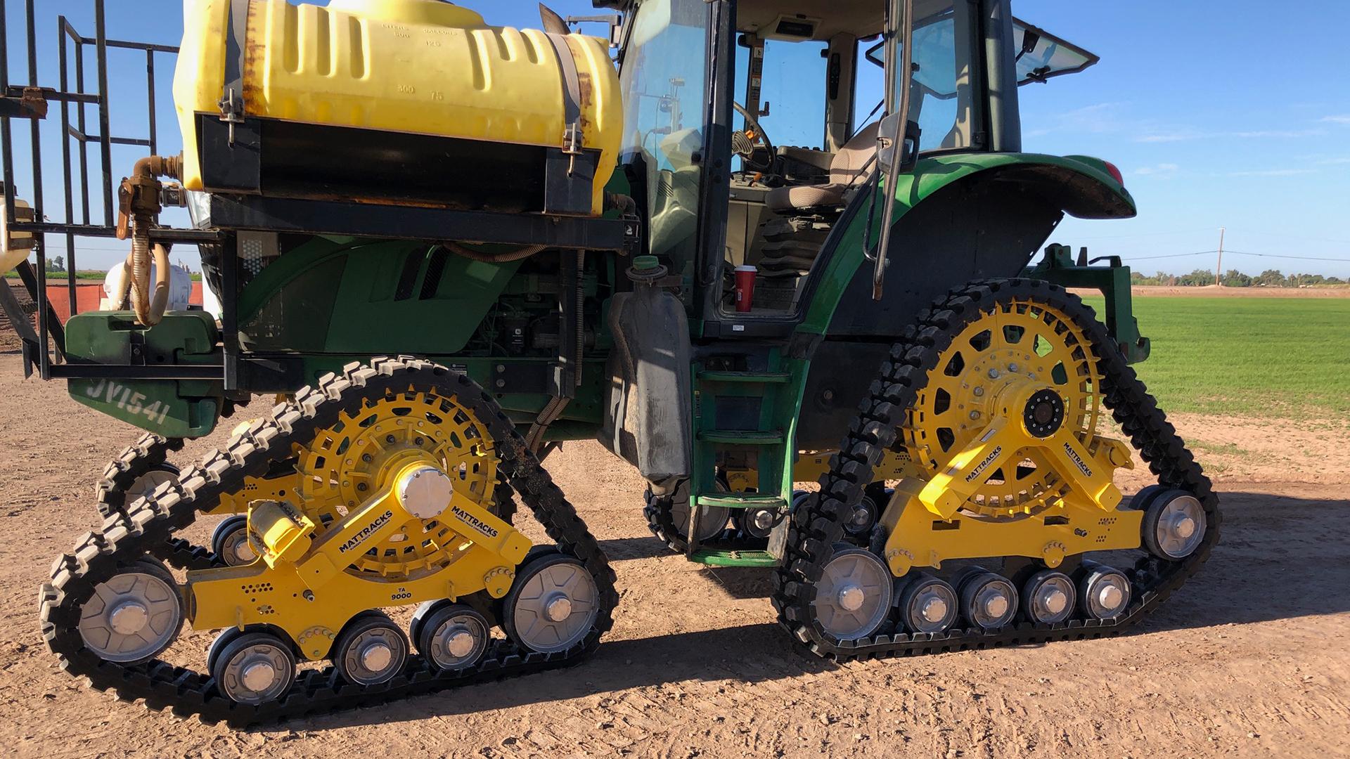 9000-LM-1010 Series Tracks on a John Deere 6125M