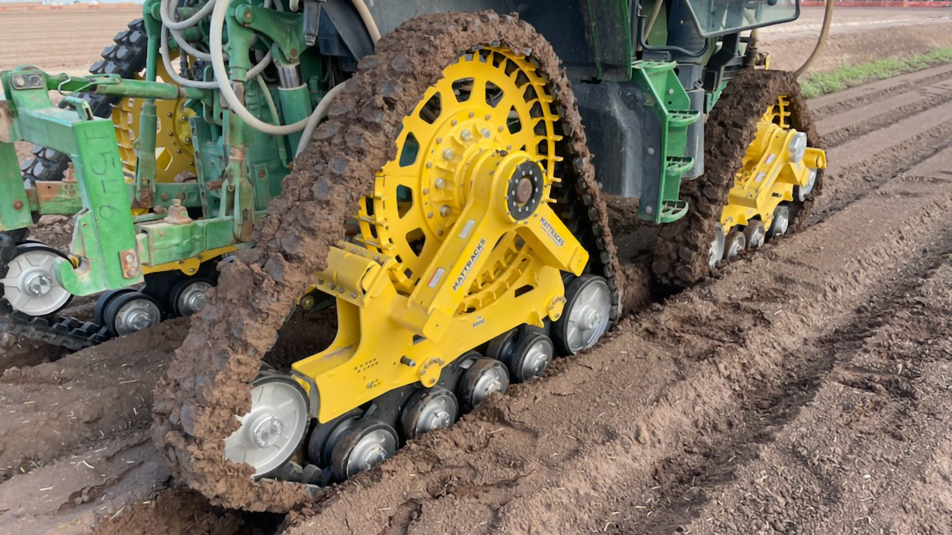 9000-LM-1010 Series Tracks on a John Deere 6125M