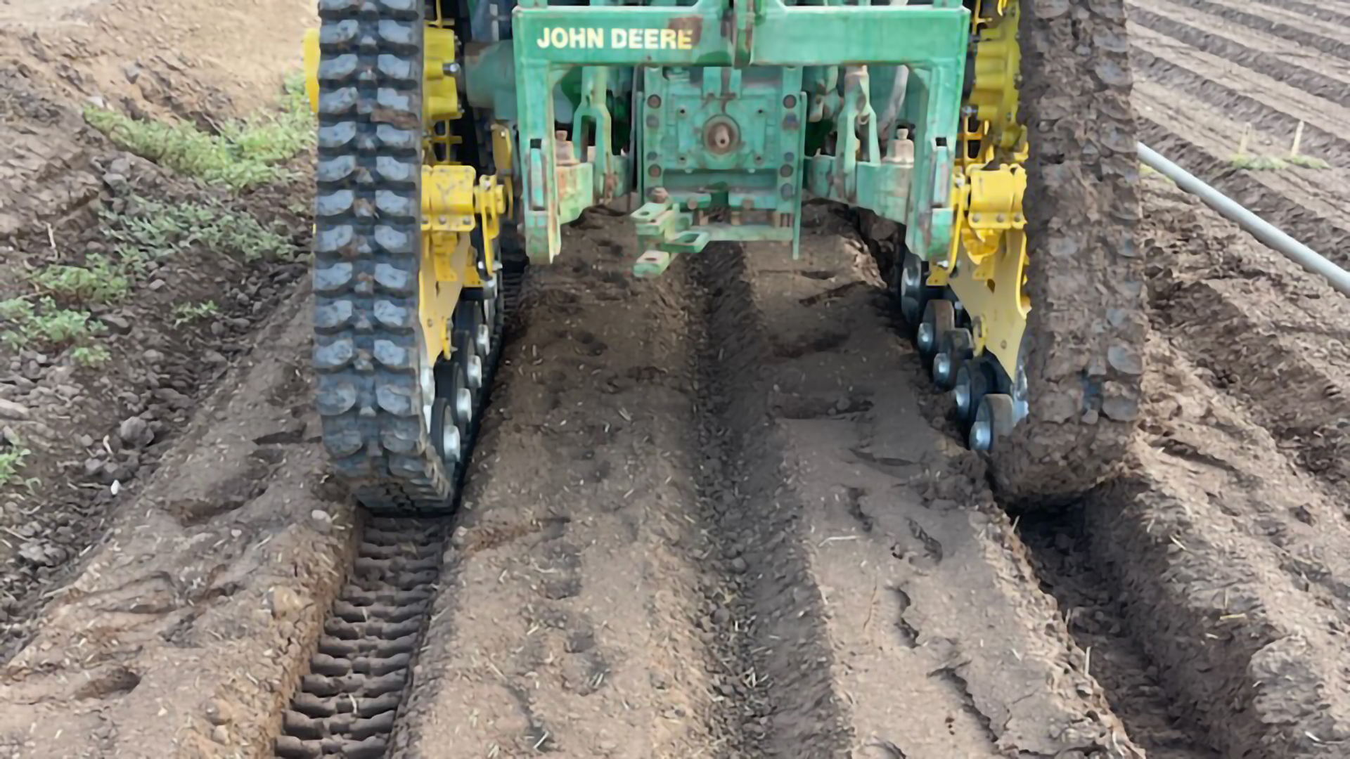 9000-LM-1010 Series Tracks on a John Deere 6125M